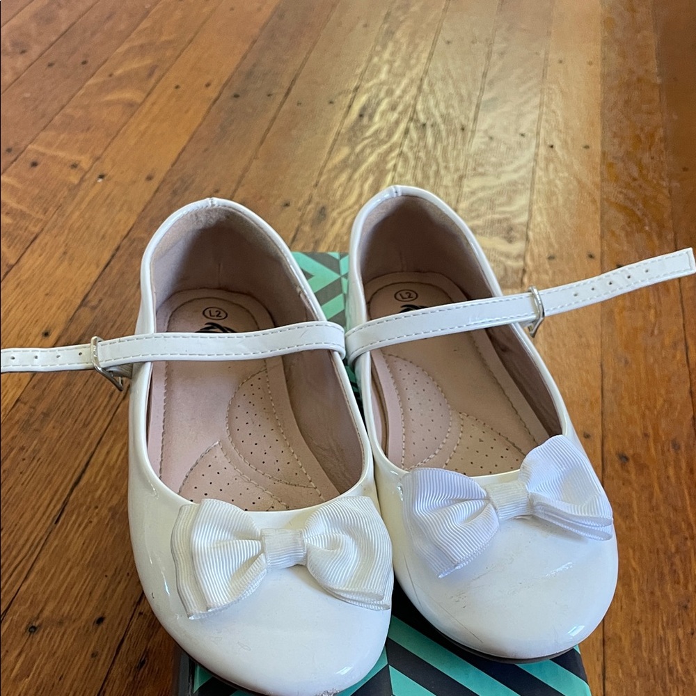 Trary White Kids Dress Shoes with Bow